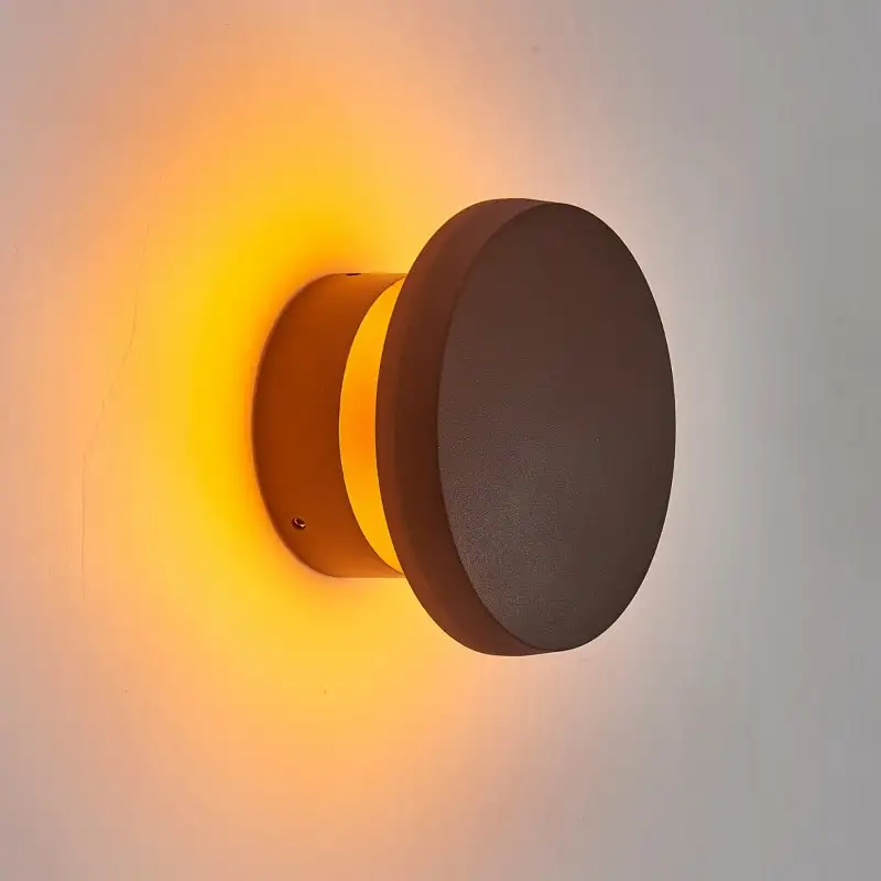 Balise murale LED d'extérieur à tête bombée - 7W - chocolat - Haalö Balise murale LED d'extérieur à tête bombée - 7W - chocolat - Haalö