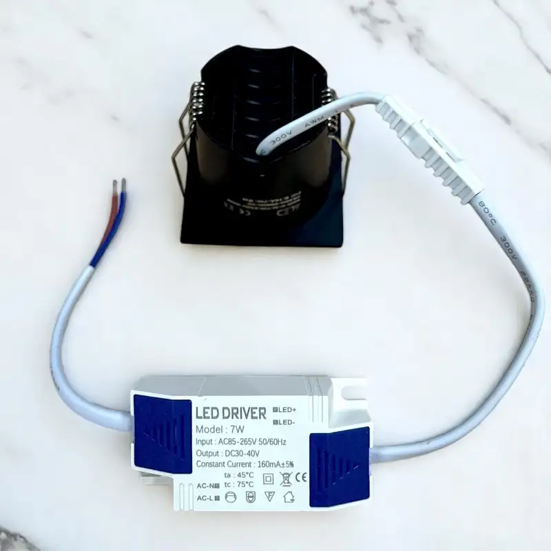 Spot LED encastré carré noir 7W, couleurs au choix - Miror