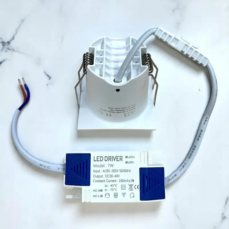 Spot LED encastré carré blanc 7W, couleurs au choix - Miror