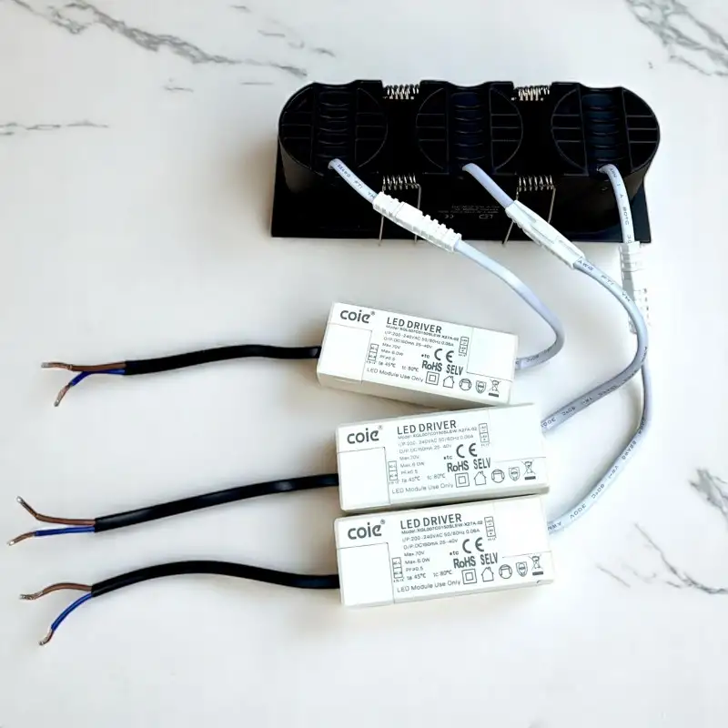 RV - Spot LED encastré carré noir 21W, couleurs au choix - Miror