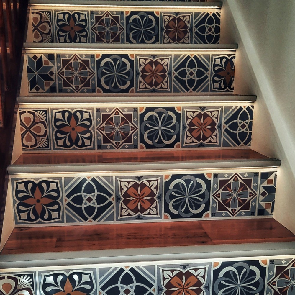 Profilé aluminium noir contre marches escalier pour ruban LED -S11
